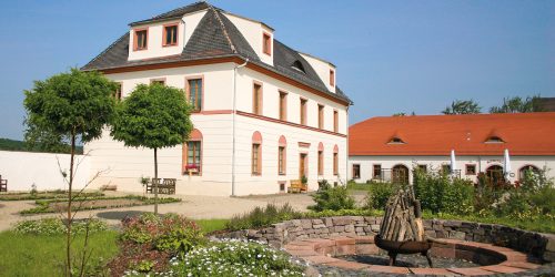 hotel-kloster-nimbschen-aussenansicht-airfect-kissen-partner